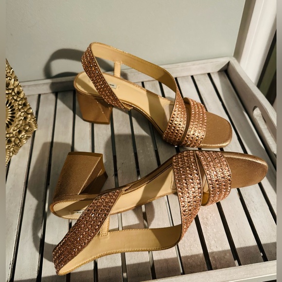 Alex Marie Shoes - Alex Marie Rose Gold Textured Heels❤️